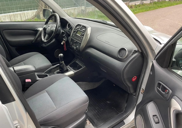 Toyota RAV4 cena 15900 przebieg: 219000, rok produkcji 2003 z Sobótka małe 137
